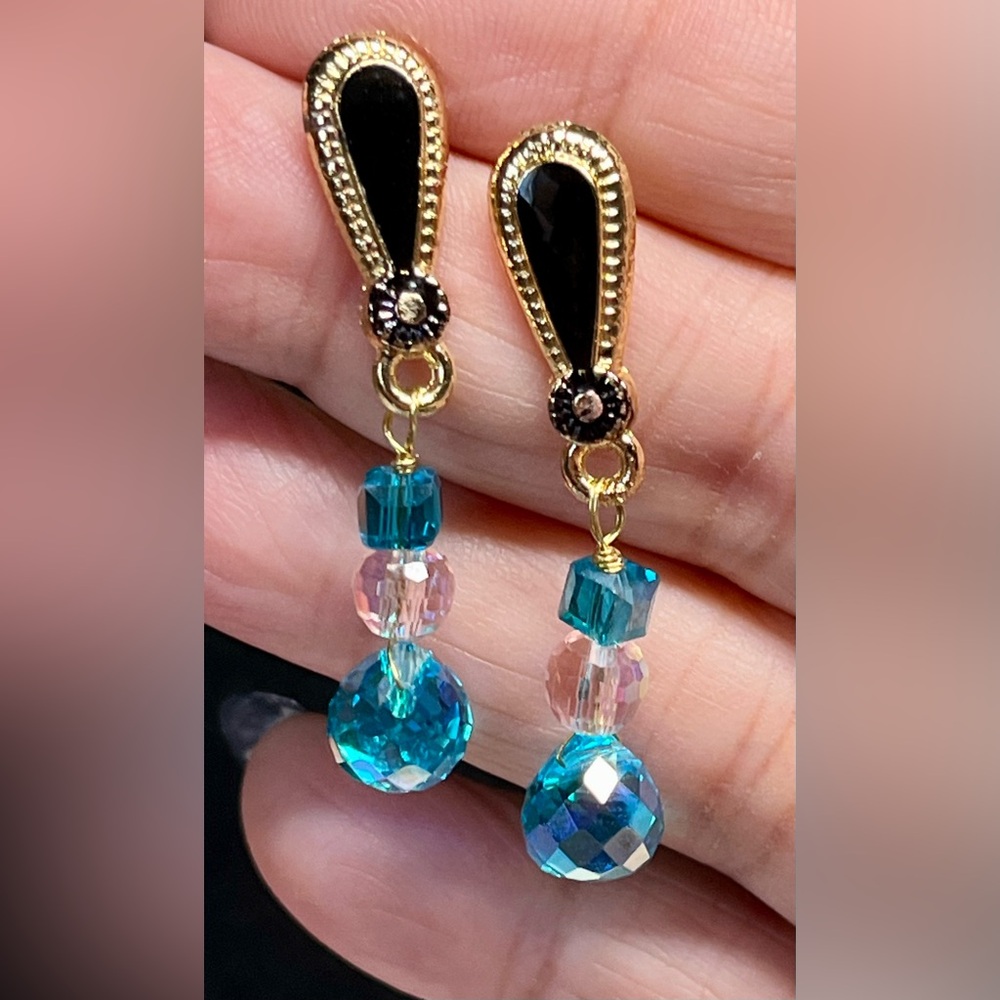 💙🦋Stunning blue and black- Crystal gold earrings